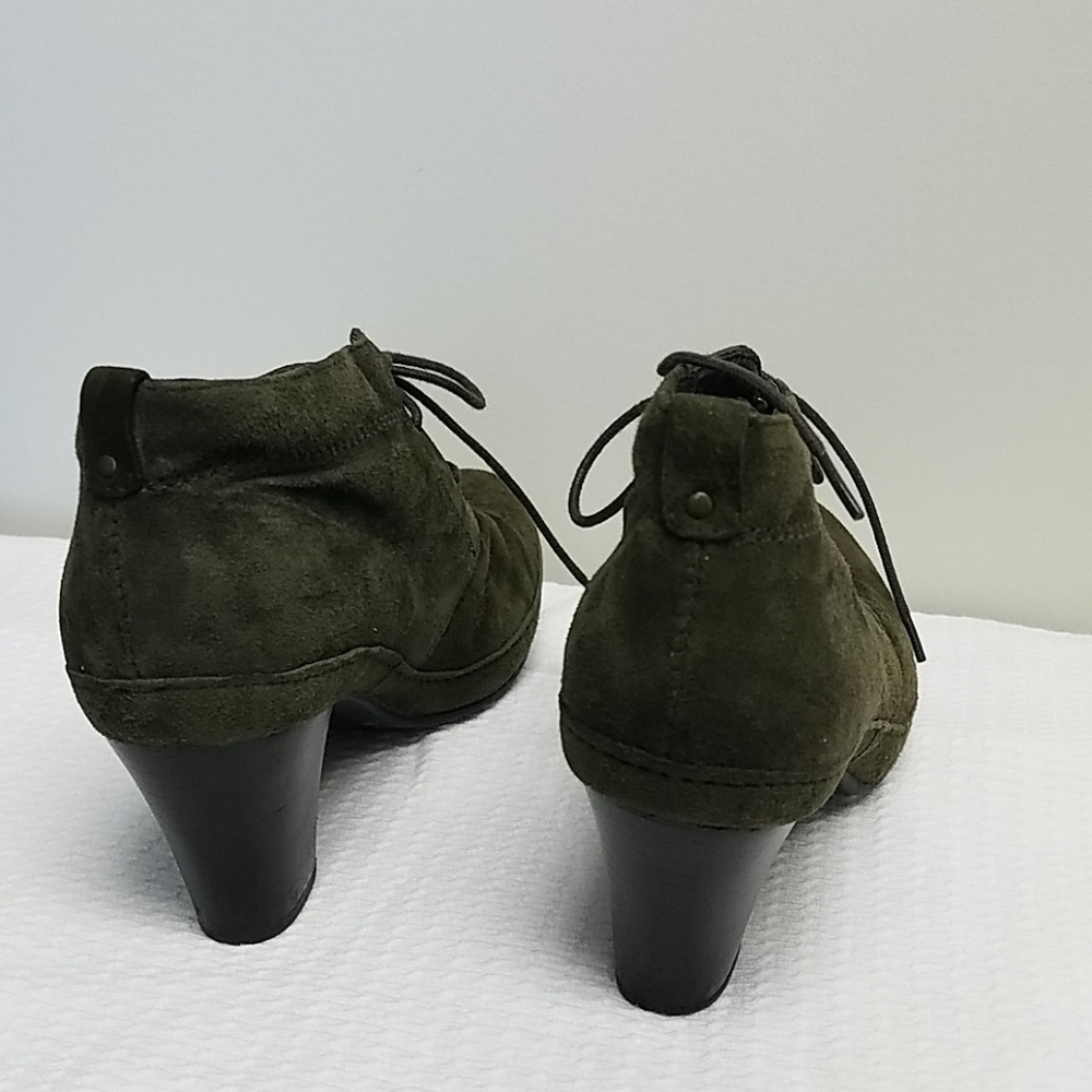 Clark's Artisan Lace Up Booties - Picture 5 of 6